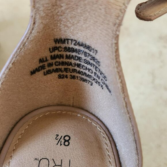 TIME AND TRU Neutral Tan block heel sandals Sz 8.8 Memory Foam Foot bed Comfy - Picture 12 of 12